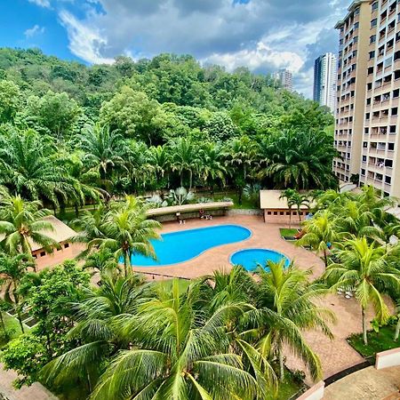Putravilla Condominium Lovely & Spacious With Public Pool Kampong Kerdas Ngoại thất bức ảnh