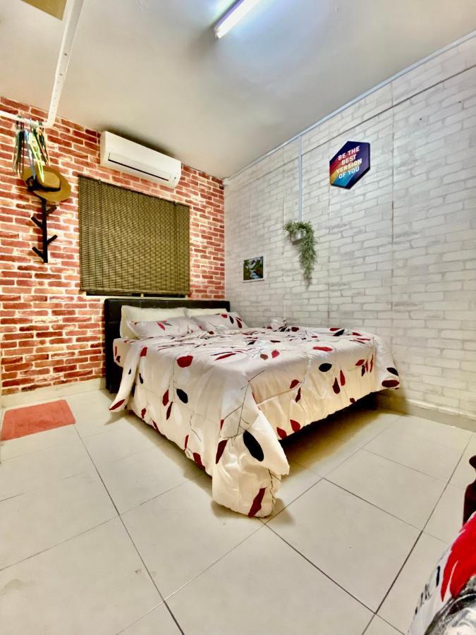 Putravilla Condominium Lovely & Spacious With Public Pool Kampong Kerdas Ngoại thất bức ảnh