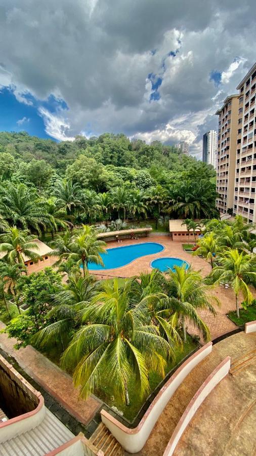 Putravilla Condominium Lovely & Spacious With Public Pool Kampong Kerdas Ngoại thất bức ảnh
