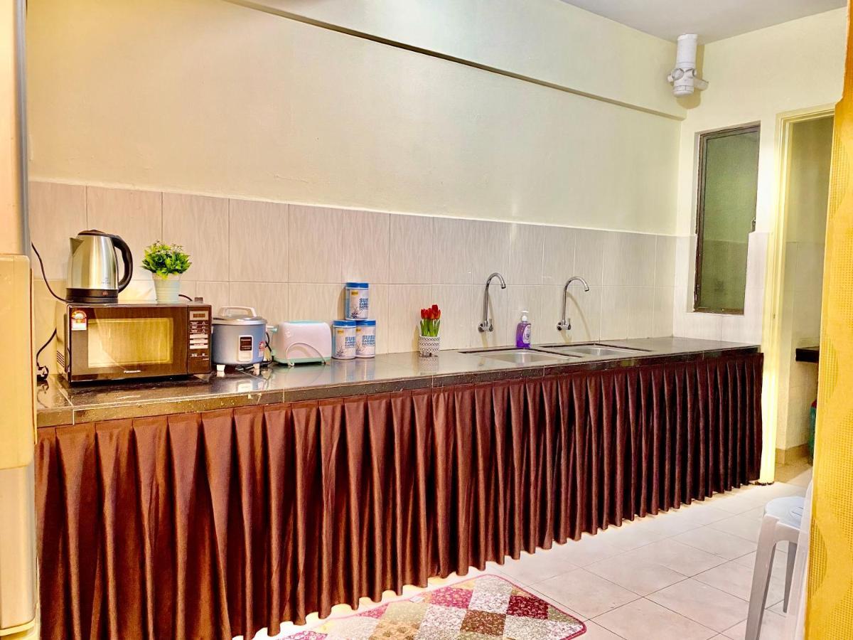 Putravilla Condominium Lovely & Spacious With Public Pool Kampong Kerdas Ngoại thất bức ảnh