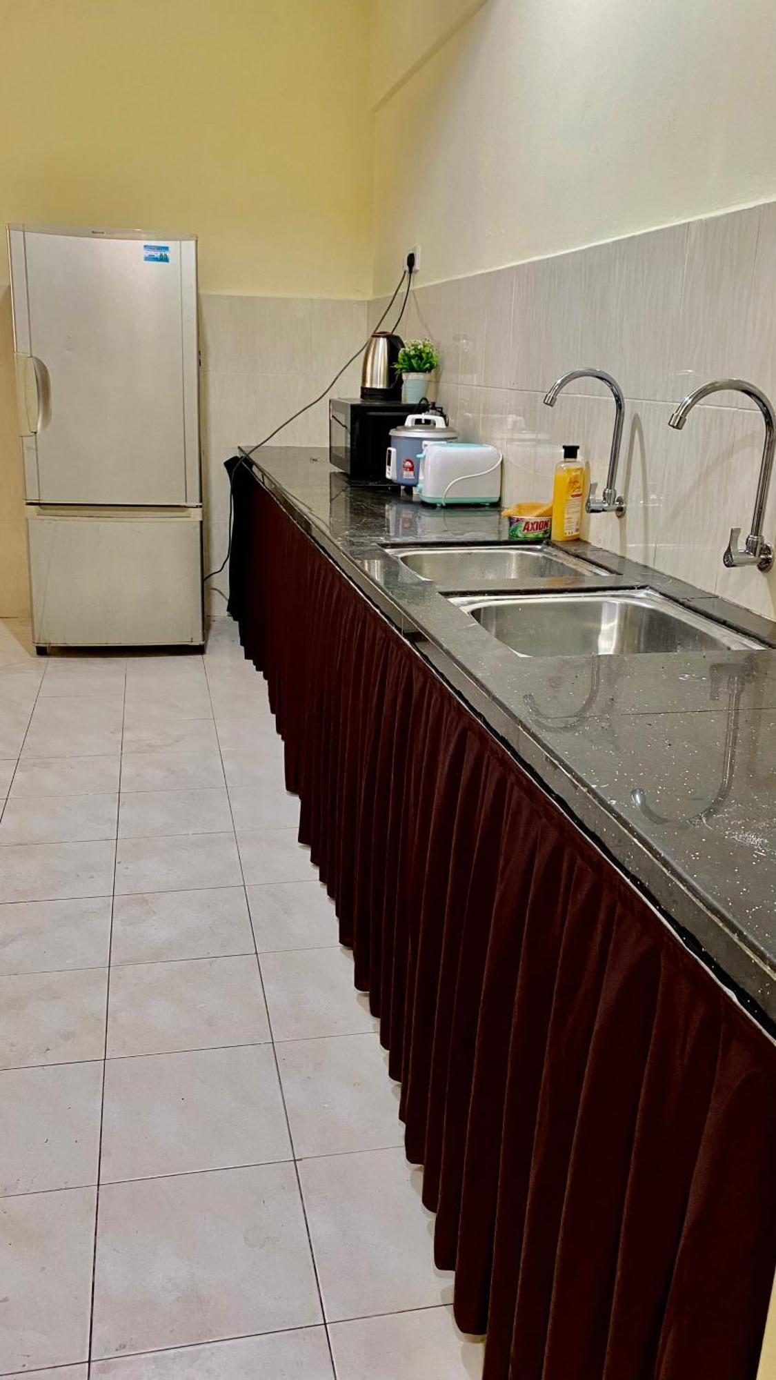 Putravilla Condominium Lovely & Spacious With Public Pool Kampong Kerdas Ngoại thất bức ảnh