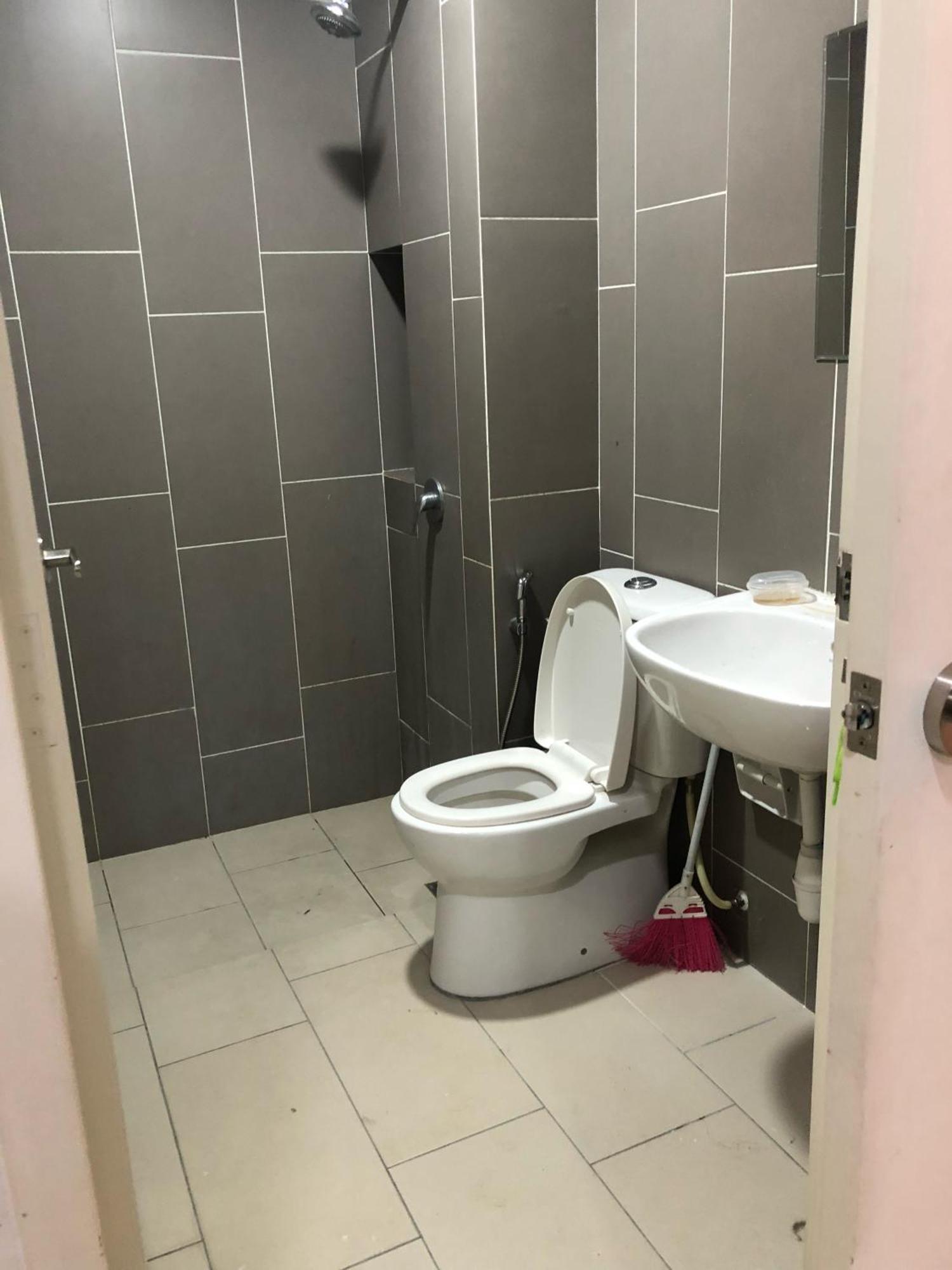 Putravilla Condominium Lovely & Spacious With Public Pool Kampong Kerdas Ngoại thất bức ảnh
